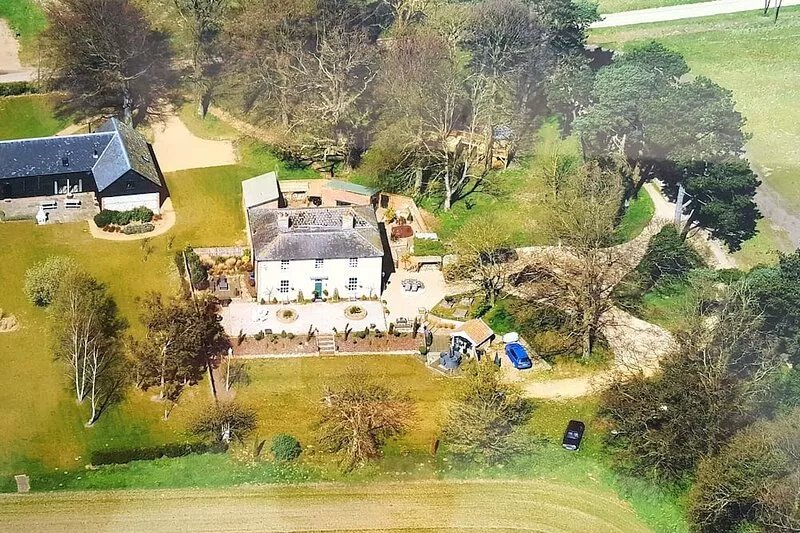 The Firs - sleeps up to 15 and is the perfect countryside retreat by Orford!