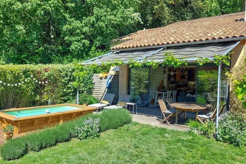 Detached house, quiet, beautiful garden, mini pool, Drôme provençale, 2 Pers