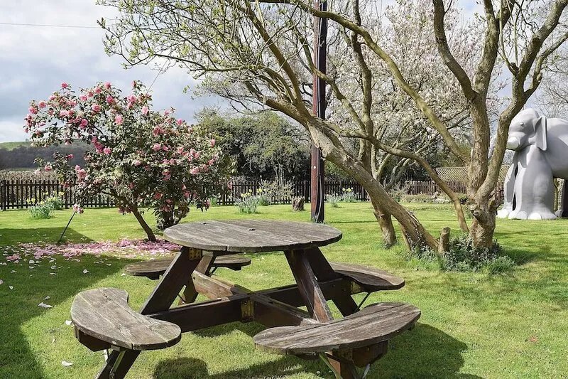 2 bedroom accommodation in Camer’s Green, Berrow, near Malvern