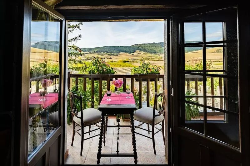 Beautiful rural house with barbecue 10 minutes from Pamplona