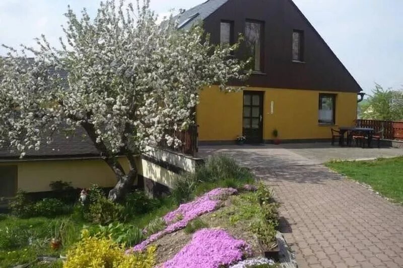 Country house style, 80 m², sun terrace, playground, 2 bedrooms, up to 5 people
