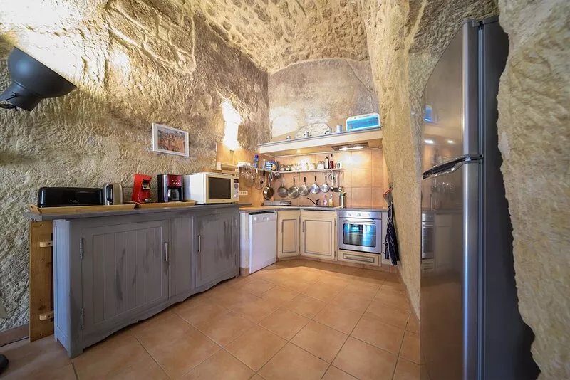 LUBERON whole village house 2/6 persons,lake at 2000m