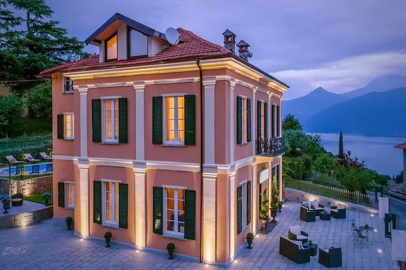 Live the high life in Lake Como in a period villa with lake view & private pool