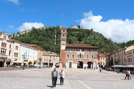 Piazza Degli Scacchi