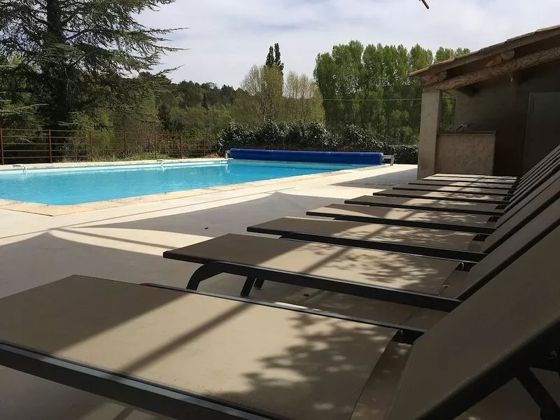 16th century house in bonnieux 5 bedrooms 5 bathrooms swimming pool 14/7m