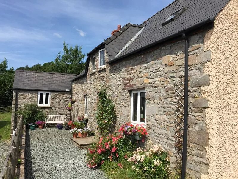 Llwyn Llwyd Cottage Aberyscir  Brecon Fantastic Rural Views Large Garden. Wifi.