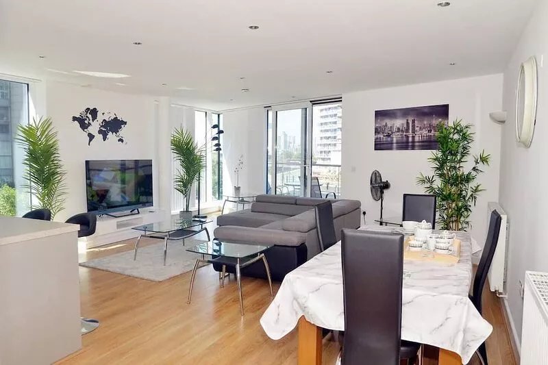 Spacious 3 -Bed Apt close to City Airport & 3 mins walk to ExCel Centre