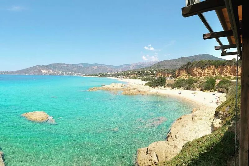Charming pied-dans-l'eau villa with stunning views, large garden, private pool