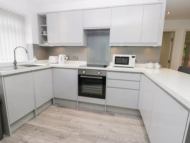 THE OFFICE GARDENS, APARTMENT 1, family friendly in Whitby