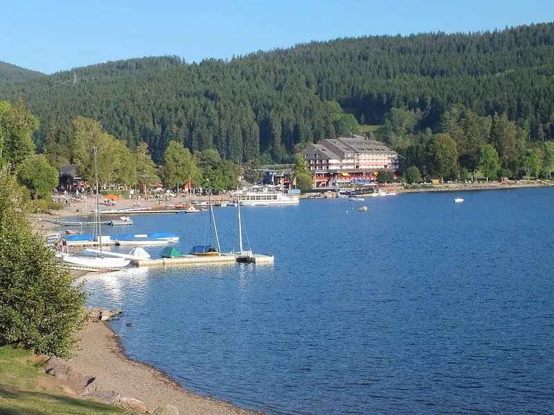 Lovely, quiet 4-star apartment for two - close to village and lake - Wi-Fi