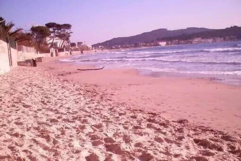 ISTANBUL Apt T2 ground garden villa provencal 200M range SEYNE SUR MER Var