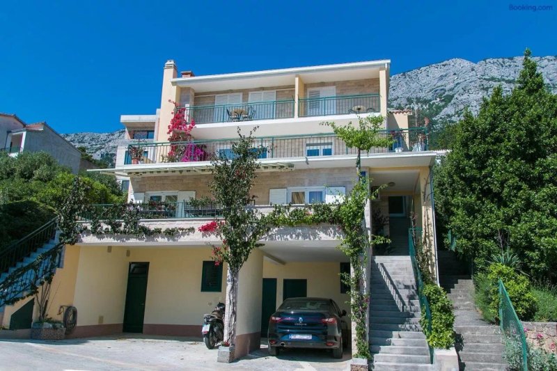 Apartments And Rooms With Parking Space Brela, Makarska - 2717