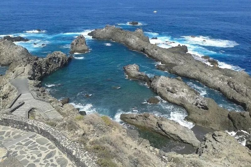 Nice, quiet vacation rental home, 3 bedr. views over the sea + mountains, Wifi