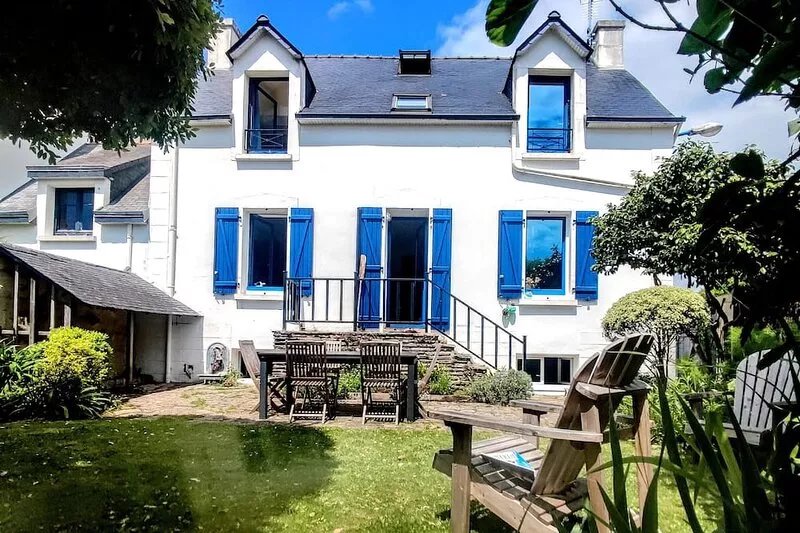 A seaside cottage with sea view, WIFI, equipped kitchen and enclosed garden