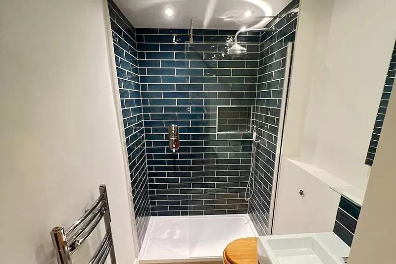 Two bedroom garden flat in Fulham close to transport and shops.