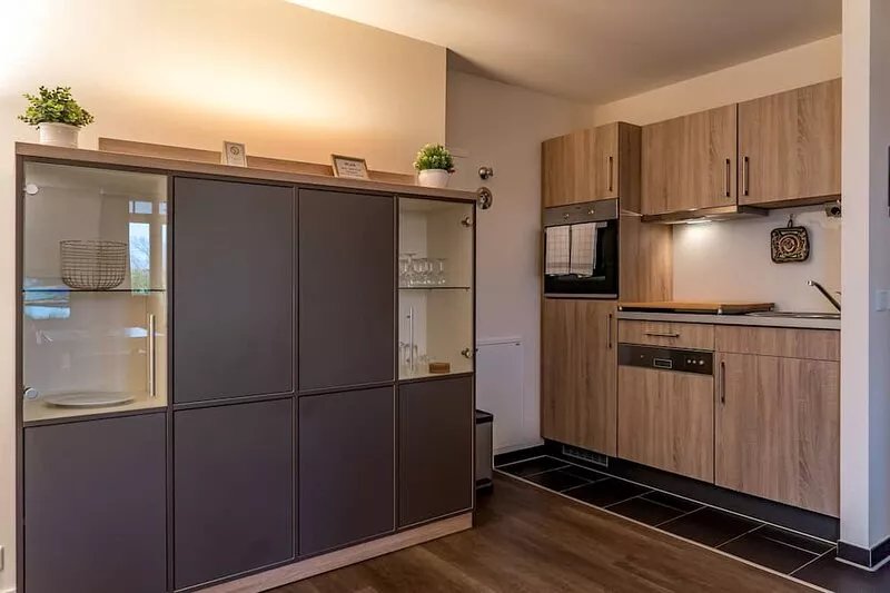 Strandnahe, Schöne Wohnung mit Sauna, Terrasse mit Strandkorb und Landblick