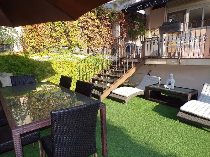 Downtown, lovely city house, 4 bedrooms, 700m to the Croisette