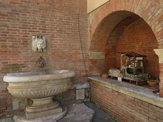 Torre e Fonte della Mencia in Asciano