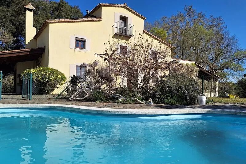 CasaNovaGirona; Rural House/Pool. Close Girona/Airport. 5 bedrooms, 4