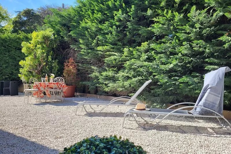Small cocoon in the heart of St Rémy with spa
