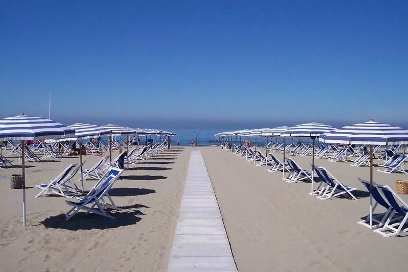 Villa with private swimming pool, garden & sea view Forte Dei Marmi