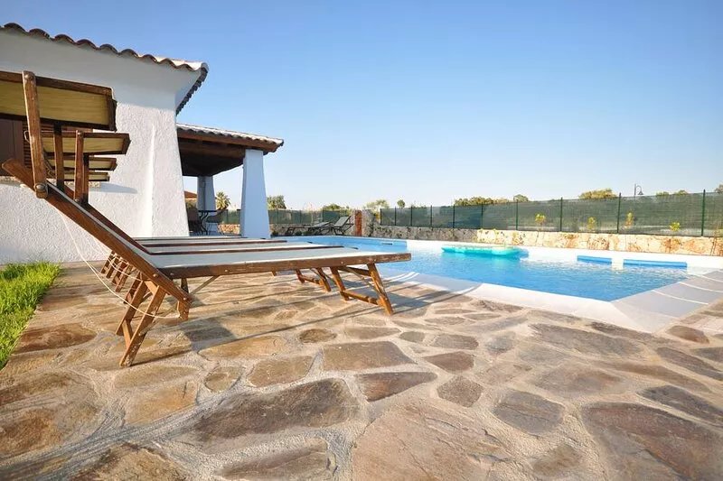 "Capannizza Villas", Alipinta , private HEATED pool, 500 meters from the