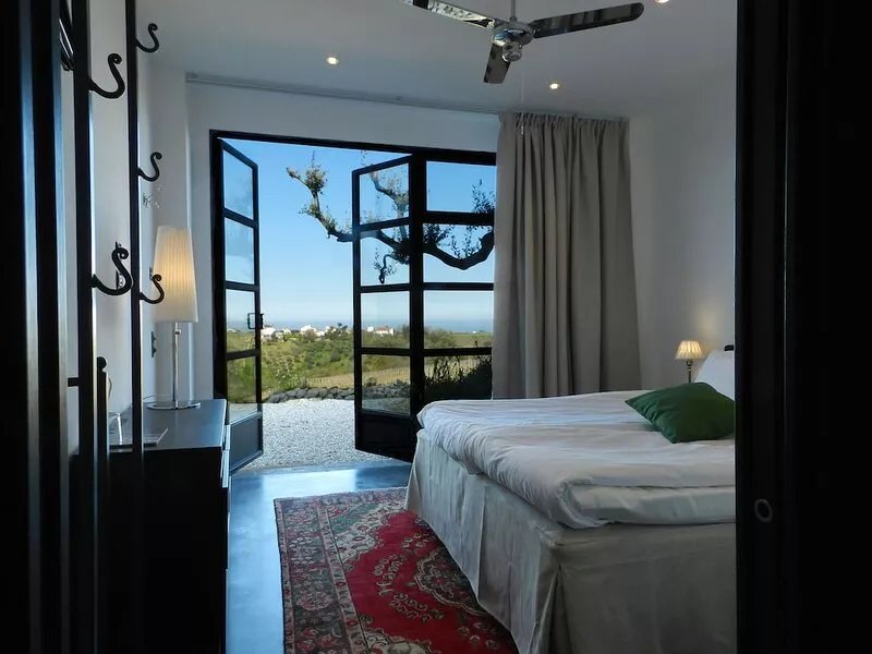 Large Unique - 8 double rooms ensuite - 25 m Pool - Gym - Sea and Mountain close