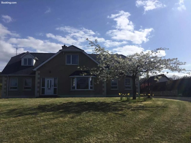 Muff Village Country House Bed & Breakfast