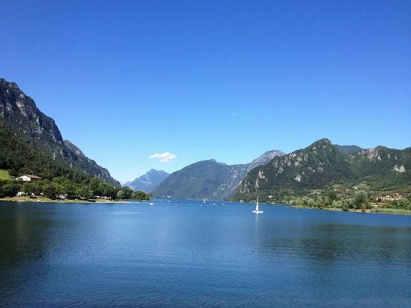 For the holiday with big family, friends or grandparents, only 500m to the lake