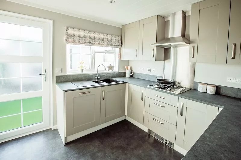 Lux Barnwell (LE) -  a lux lodge that sleeps 6 guests  in 2 bedrooms