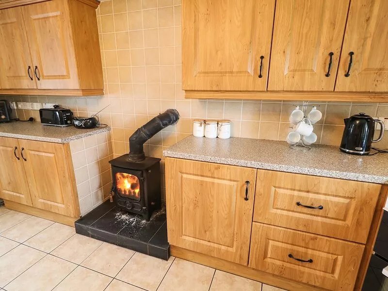 SHAWS HILL FARMHOUSE, family friendly in Kells, County Antrim
