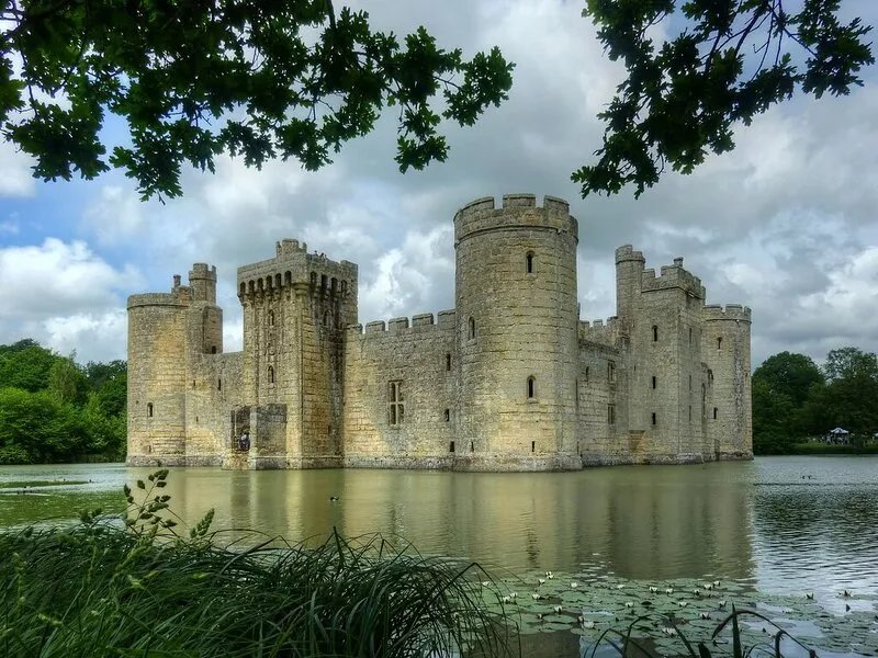Romantic retreat in the hop fields of Kent, with great sightseeing