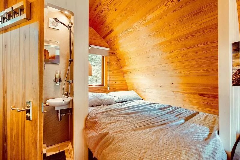 Dog-Friendly Cozy Winter Glamping Pod With Hot Tub