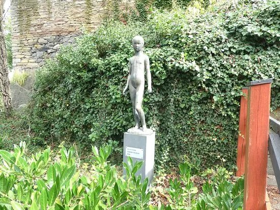 Statyn ''lilla Flora''