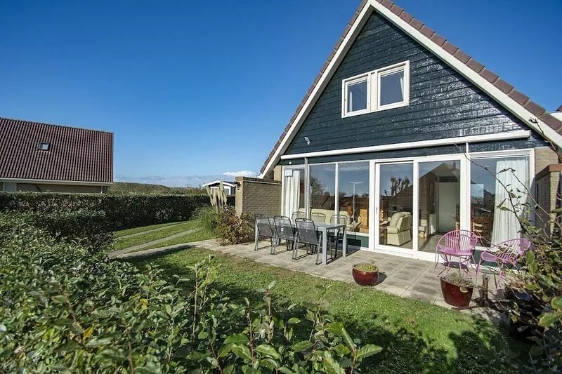 Alluring holiday home near beach