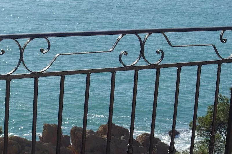 VILLA FACING THE SEA IN CALANQUE COTE BLEUE