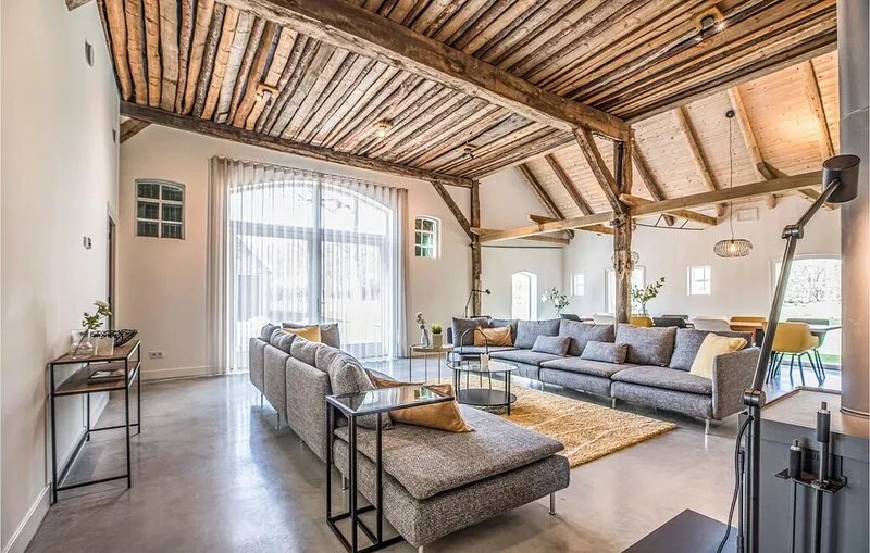 6 bedroom gorgeous home in Nijverdal