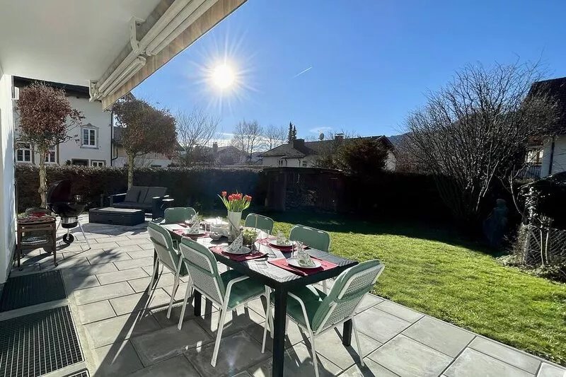 Large vacation apartment with sauna, terrace, garden and open fireplace