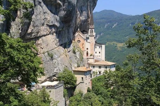 Santuario Basilica Madonna Della Corona