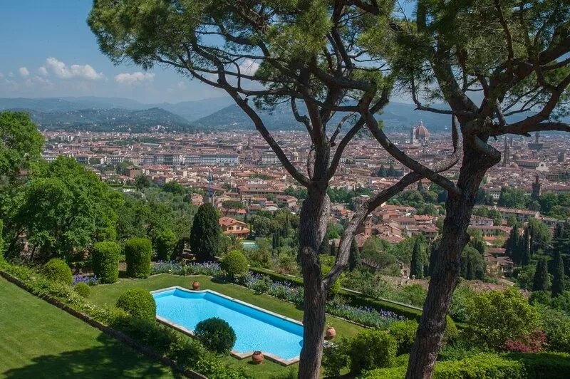 Apartment set in a property with breathtaking view of Florence!