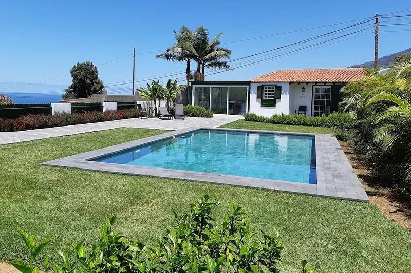 Romantic getaway, Luxury cottage with large private heated (optional) pool