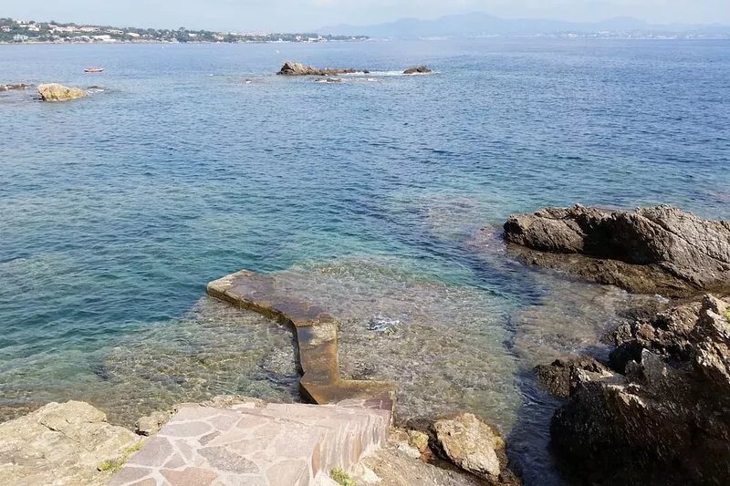 Superb villa "feet in the water"