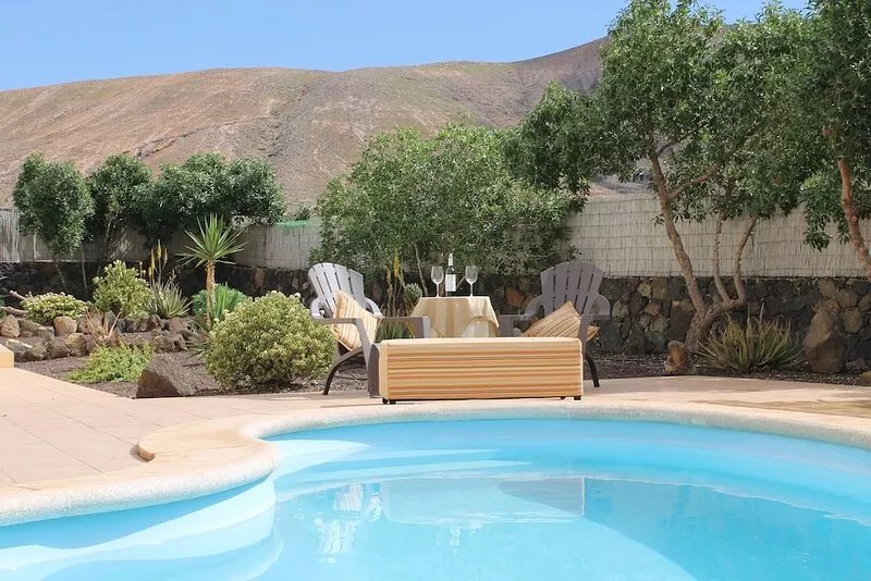 Peaceful & Private villa in 8 people in Fuert village with heated pool and WiFi.