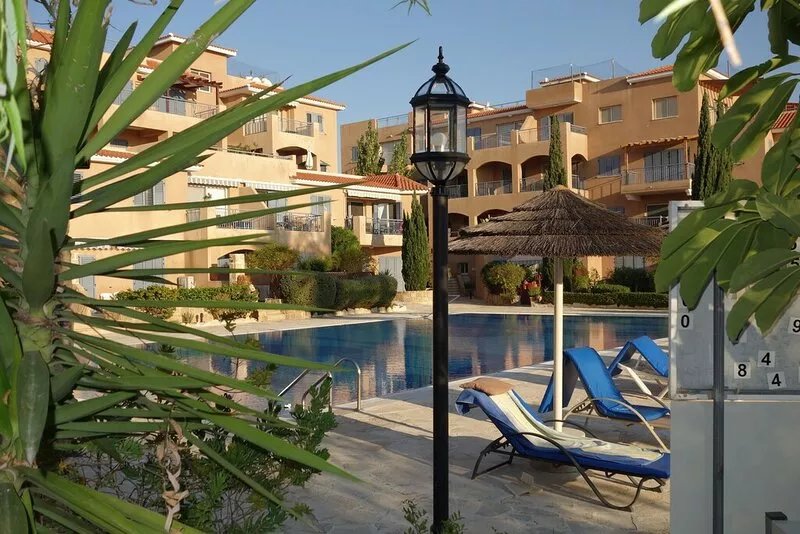 Luxury Aptmt, Seaview Sunset, Large Pool, free Wi-Fi, UK-TV