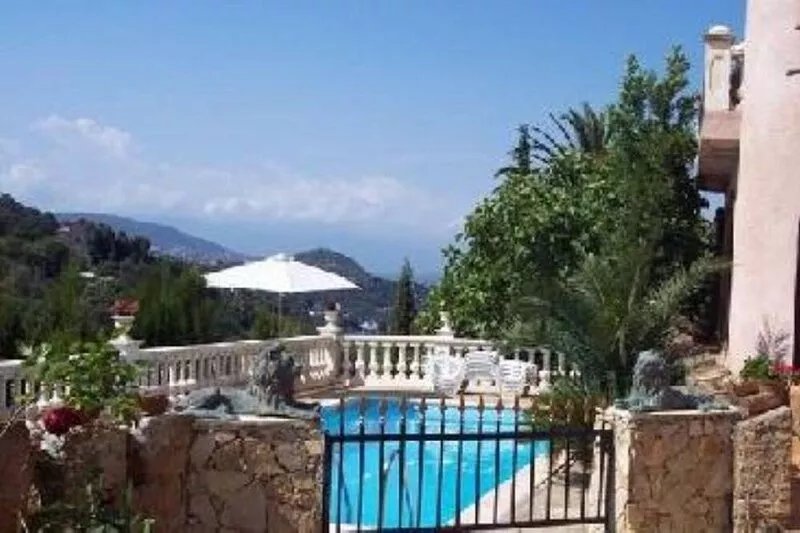 Charming house with swimming pool and near the beach, promo September - October