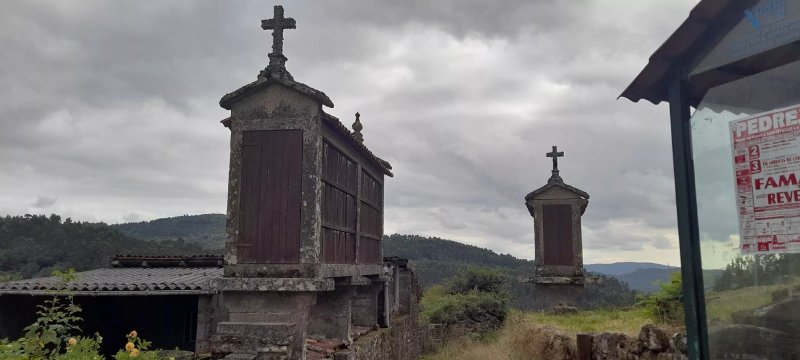 Horreos De Eira Da Ermida