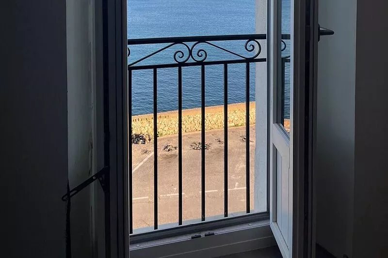 20. Bright & lovely apt with incredible sea view, in the heart of the old town
