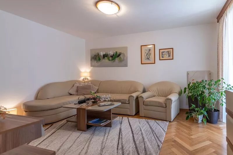 Romantic and family-friendly pool Villa, minutes from the beach