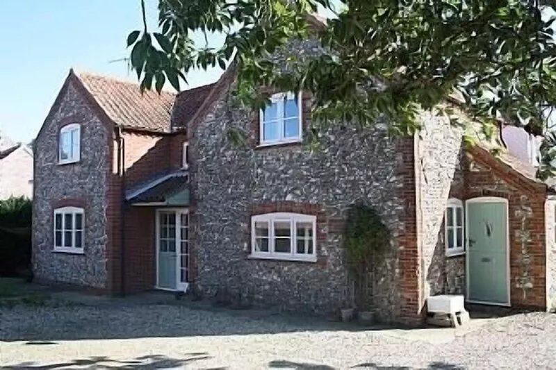 3 bedroom Cottage in South Creake, Near Burnham Market, Sleeps 6, local pub