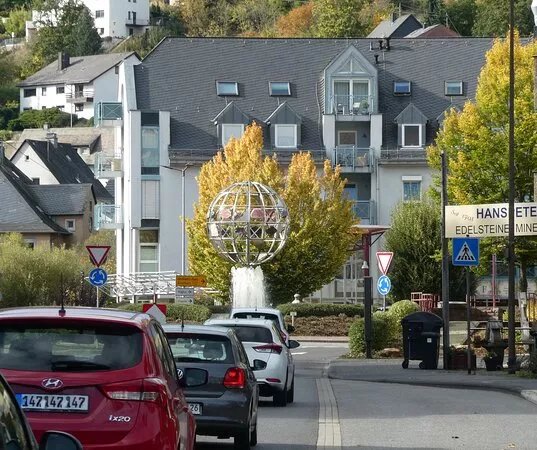 Brunnen Am Edelsteinkreisel